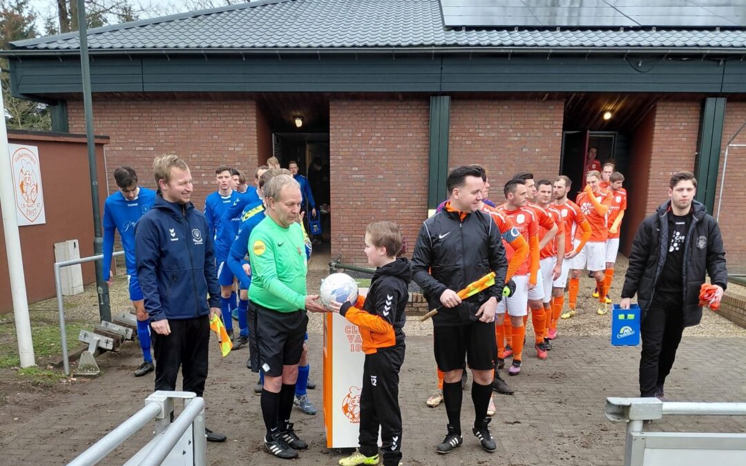 V.v. Emst 1 toont ruggengraat tegen Klarenbeek 1, maar komt net tekort