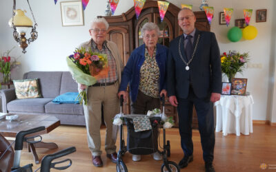 De burgemeester bracht op 4 maart een bezoek aan het bruidspaar Berkhoff-van Werven.