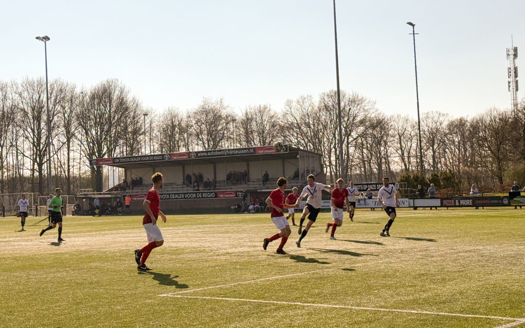 Goed voetbal in de tweede helft van KCVO zorgt voor winst op Wijhe: 2-1