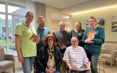 Toneelvereniging Helias Vaassen gaat het verzorgingstehuis in.