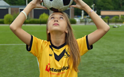 Meiden voetbalclinic VIOS groot succes