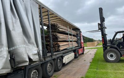 Opbouw Defqon in Biddinghuizen gestart – Enzerink Transport verzorgt logistiek voor campingmaterialen