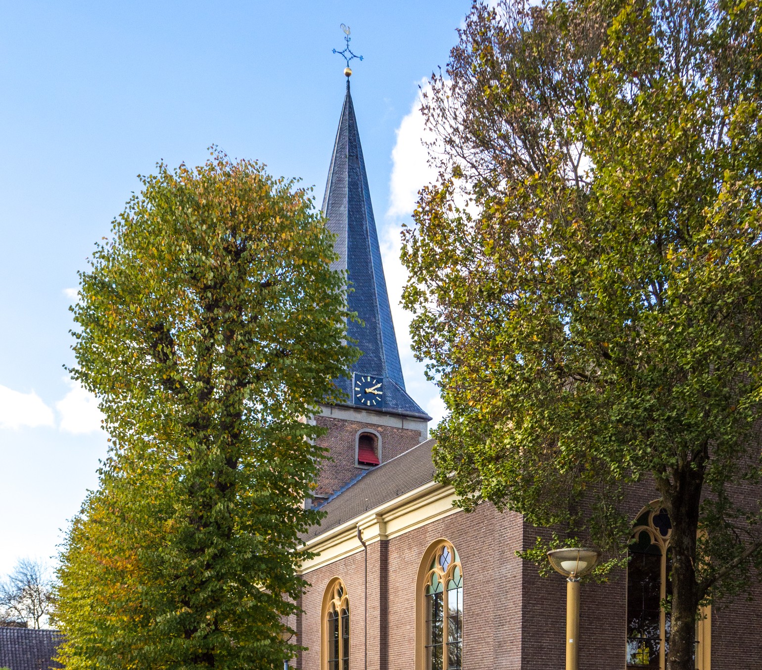 Dorpskerk van Vaassen in de steigers 02